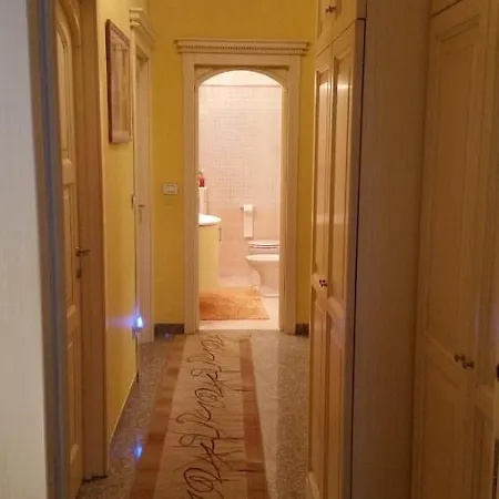 Luxury Apartment *